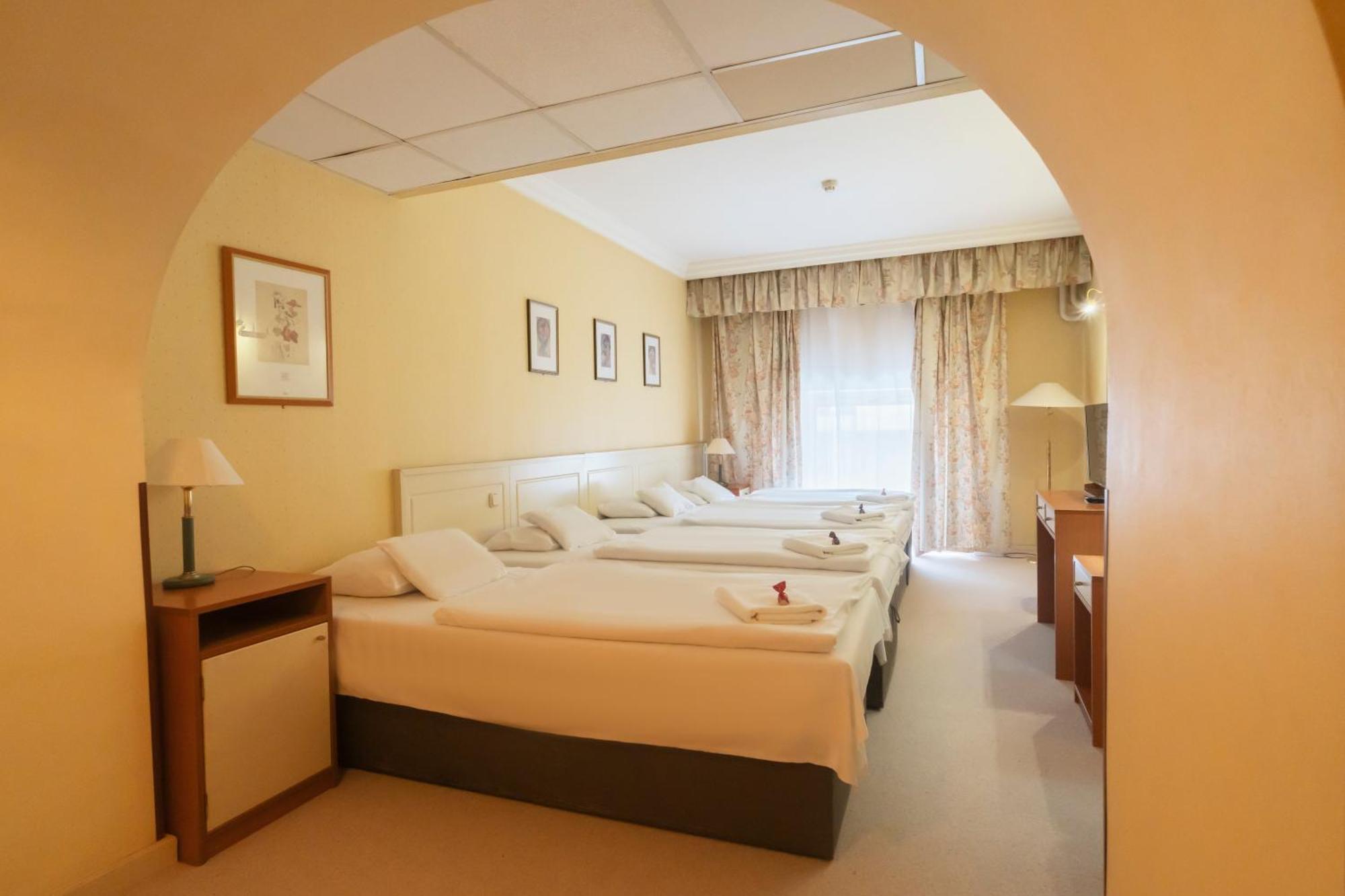 Korona Hotel Nyíregyháza Exteriér fotografie