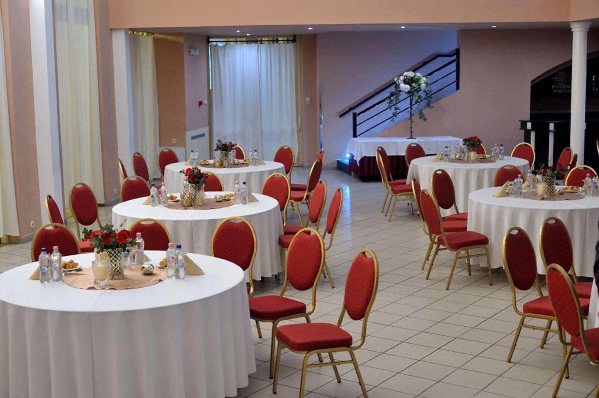 Korona Hotel Nyíregyháza Exteriér fotografie