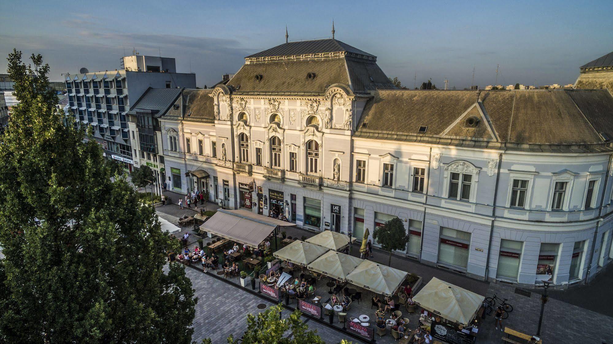 Korona Hotel Nyíregyháza Exteriér fotografie